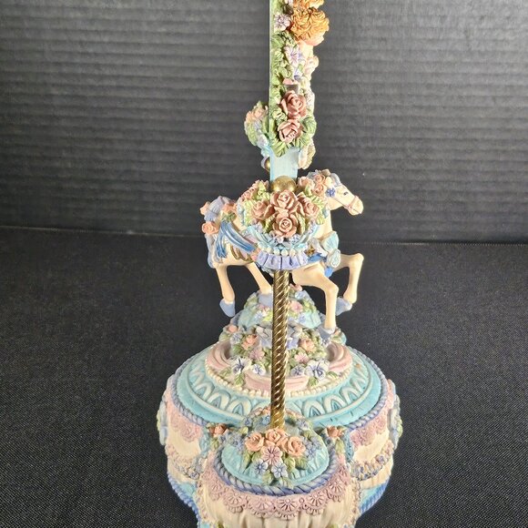 Vintage Classic Treasures Musical Animated Horse Carousel With Canopy In Box - Picture 6 of 12